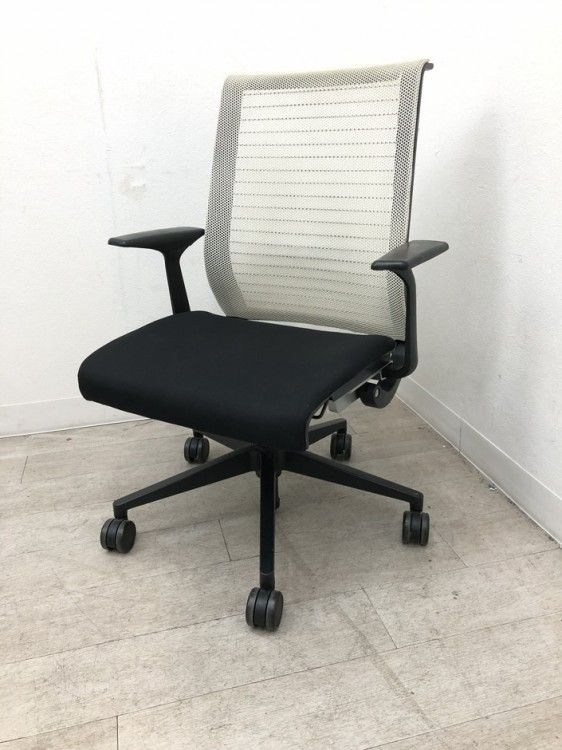 【中古品】スチールケース 固定肘付シンクチェア THK-13201 ホワイト