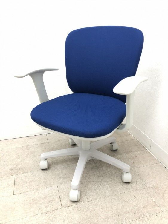 【中古品】クロガネ 固定肘付SVチェア ブルー