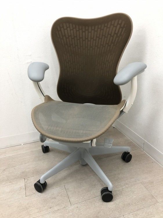 【中古品】ハーマンミラー 可動肘付ミラ2チェア MRF123AWAFAJ65BBZK8M23631A705 ブラウン 45,110円