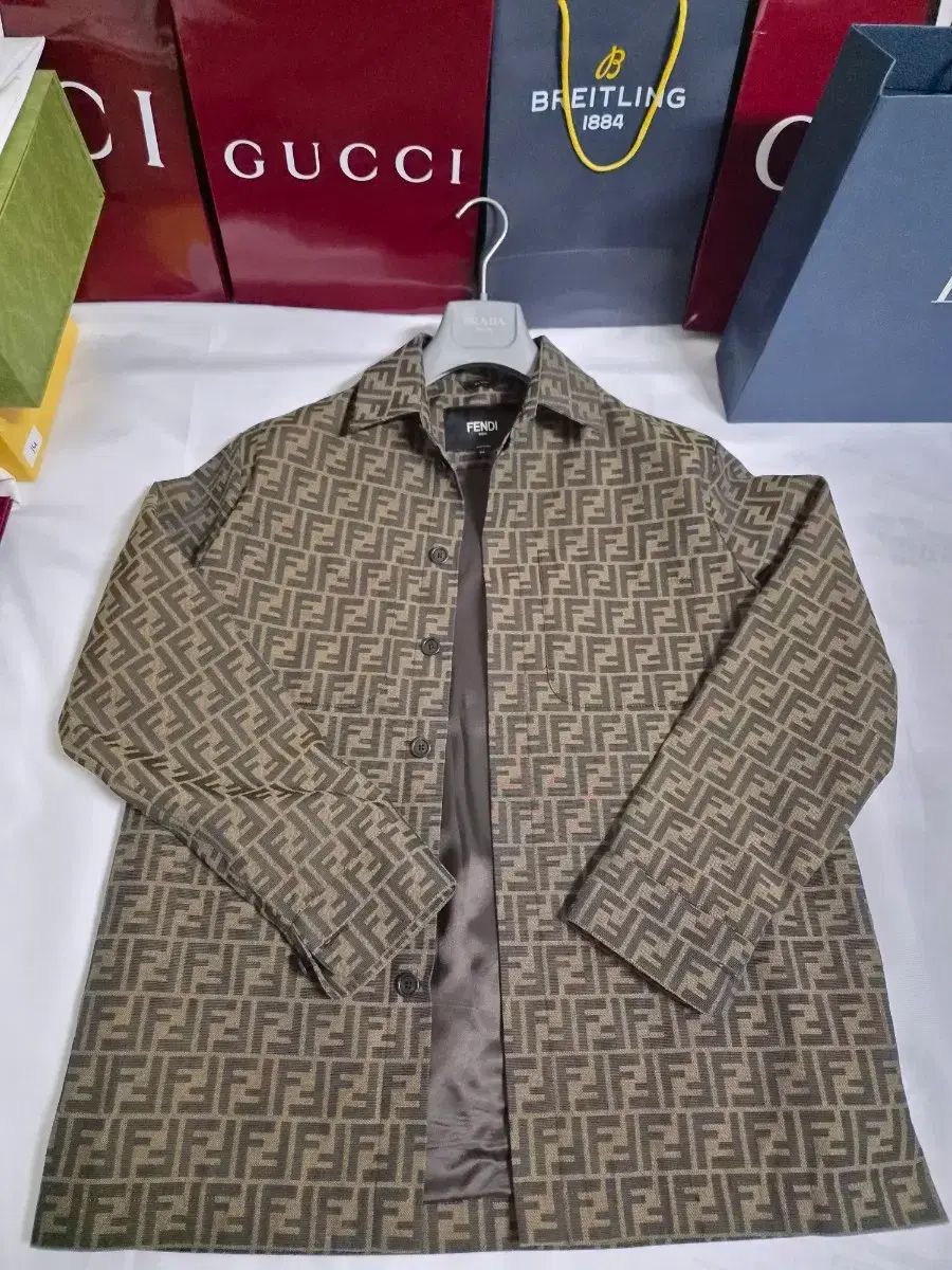 （ほぼ新品）FENDI フェンディ FF シャツジャケット 出品 104,939円