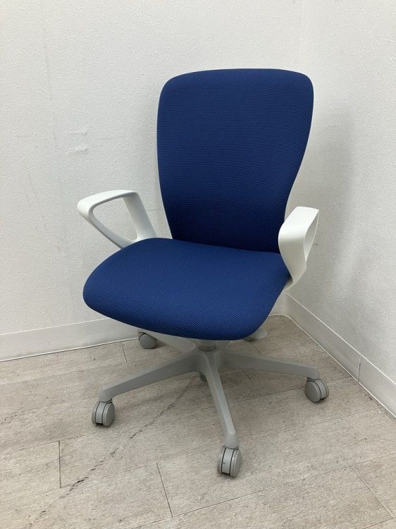 【中古品】オカムラ スラートシリーズ 固定肘付スラートチェア C335WR ブルー