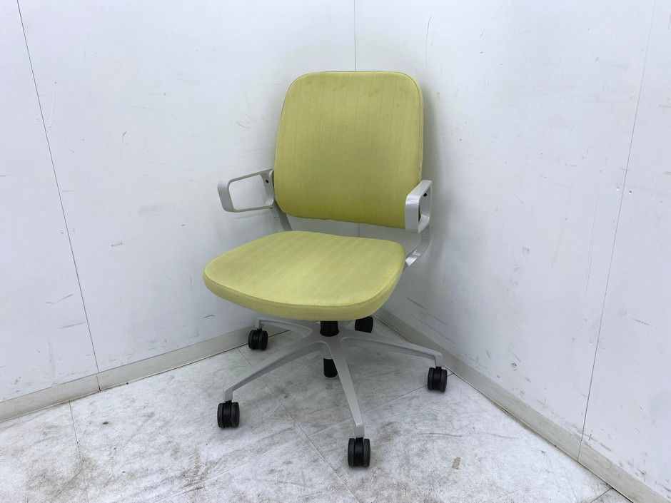 【中古品】イトーキ 肘付レヴィチェア KG-525SB イエロー 17,097円