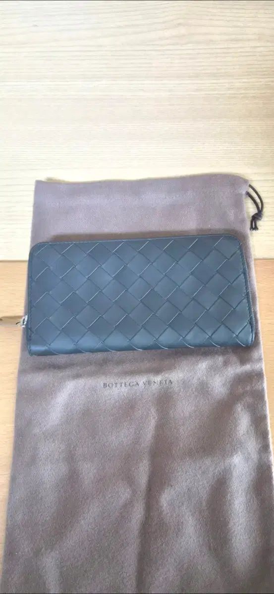 ボッテガ・ヴェネタ ジッパー長財布/財布 ほぼ新品 正規品 (鑑定済)