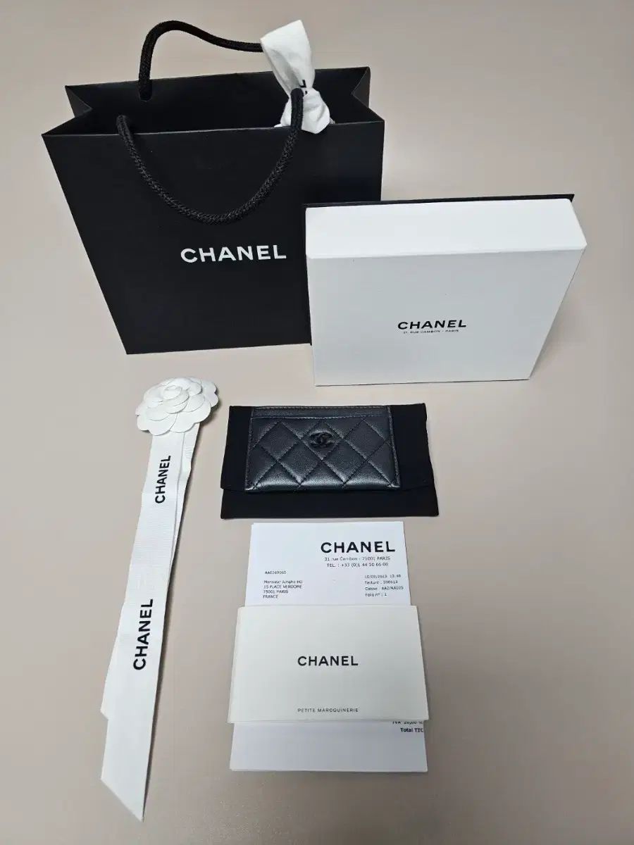 CHANEL 内蔵チップ Classic オールブラック ラムスキン カードホルダー 財布 スロット