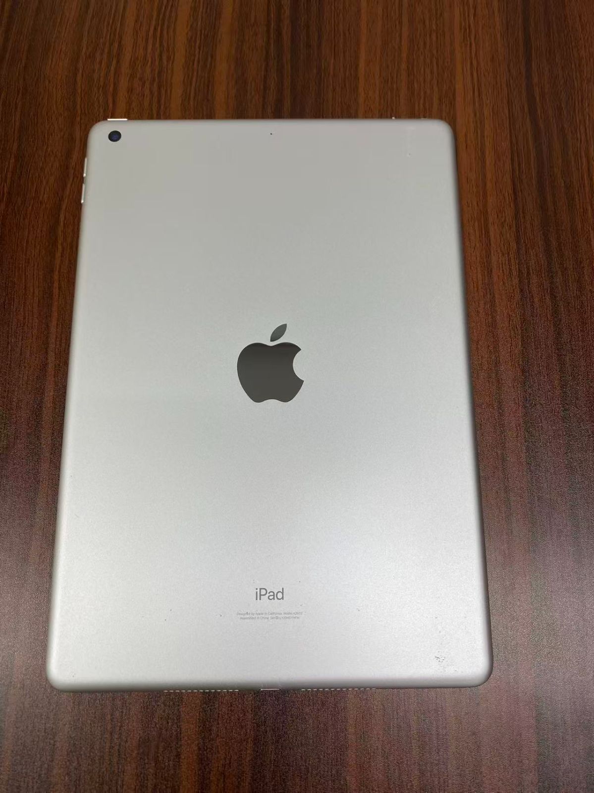 iPad 第9世代 64GB Wi-Fi 画面ひび割れ 90% - メルカリ