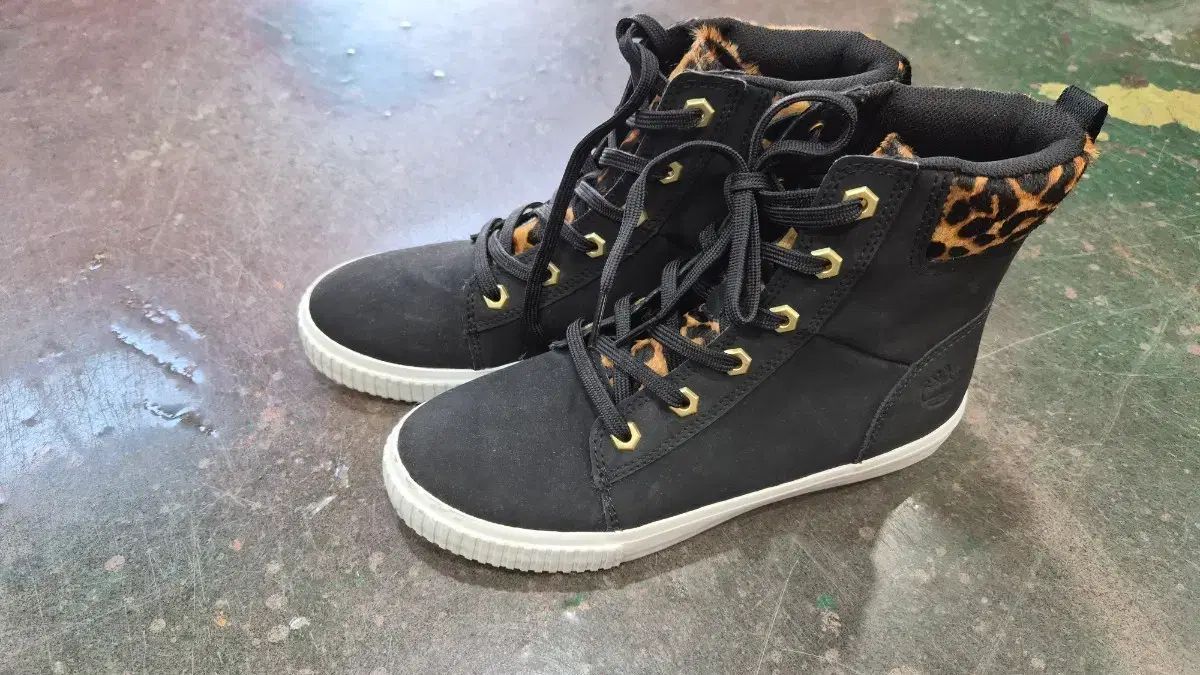 Timberland ティンバーランド ヒョウ柄 レオパード ハイトップ スニーカー ブラック 240 (323