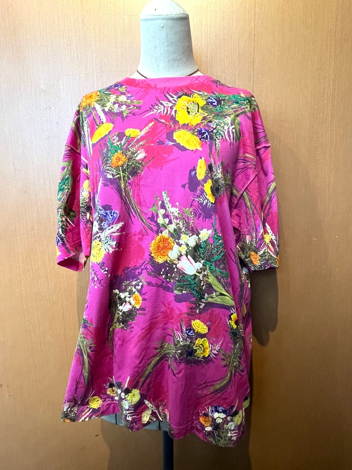 ▽ルイ・ヴィトン　LOUIS VUITTON　フラワーエンブロイダリー 　RM201　Tシャツ　サイズXL　11353