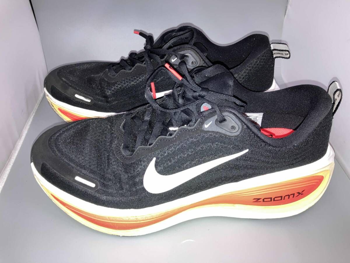 NIKE HV8150-009 Vomero Plus スニーカー