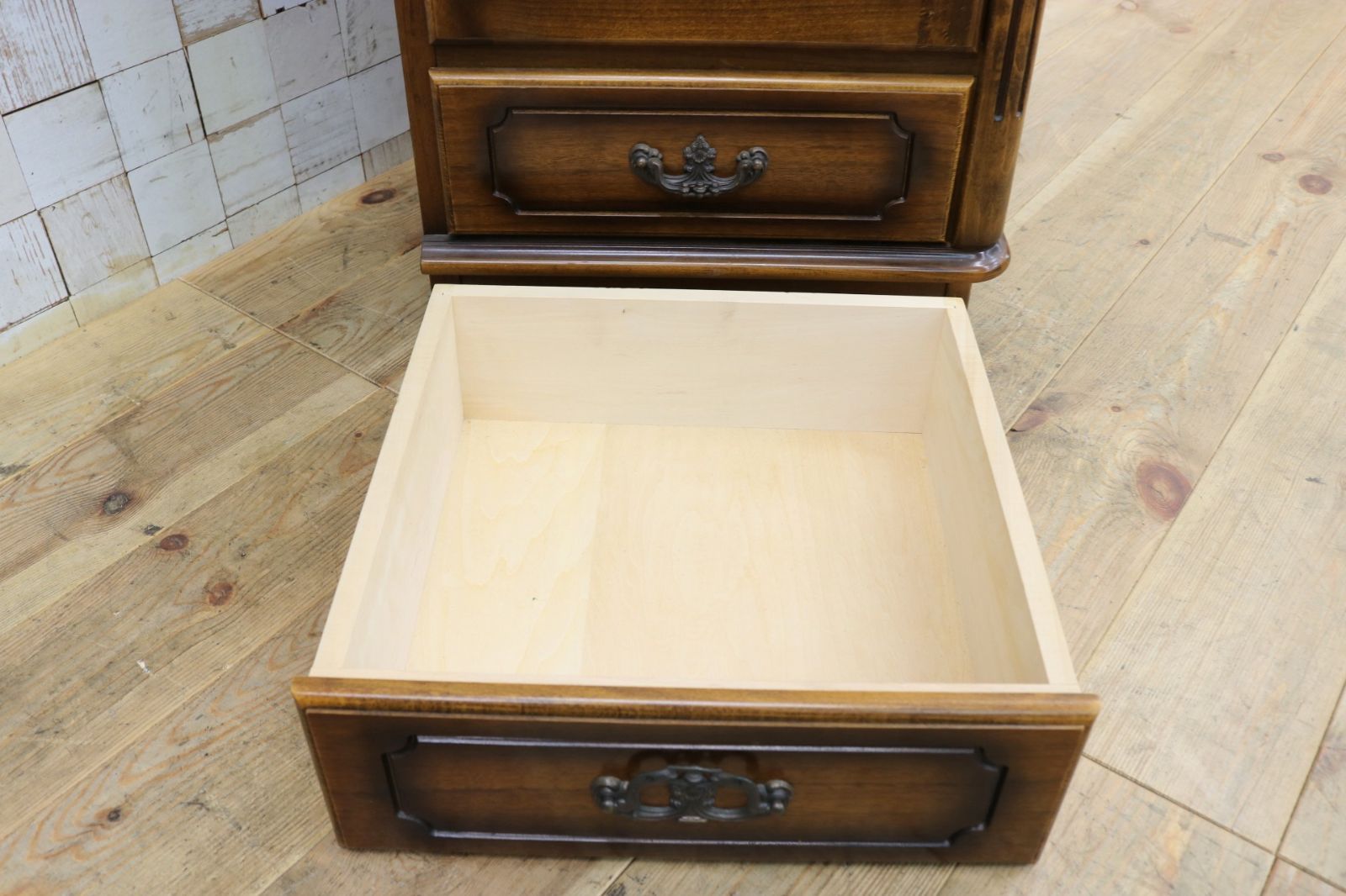 GMJS219A◯karimoku / カリモク コロニアル コーナーキャビネット