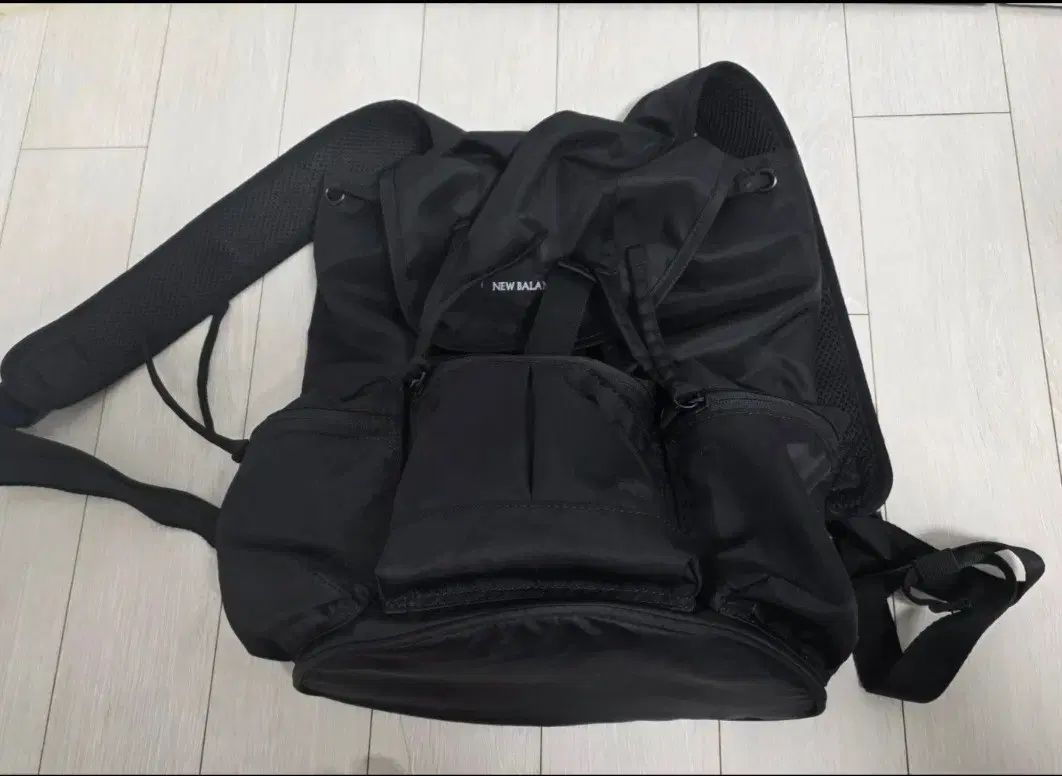 ニューバランス バックパック ブラック グロッシー 6,873円