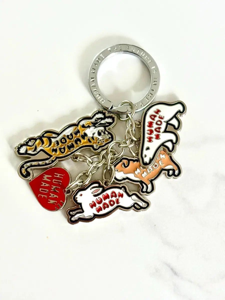 HUMAN MADE ANIMAL アニマル ハート キーホルダー 新品です。全二つあります。無理な交渉はご遠慮ください。配送の場合 +3500円 (ミニ配送利用時 2000円) 直接取引の場合 平日 8-17時：英 8,123円