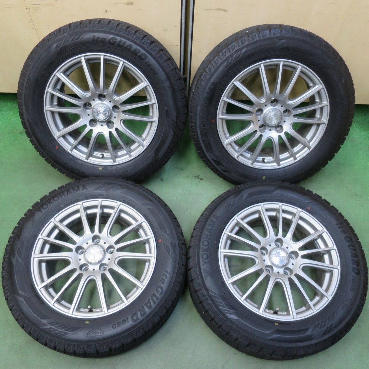 バリ溝！24年！キレイ！9.5分スタッドレス 215/60R16 ヨコハマ アイス