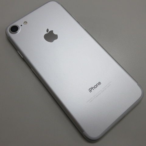 iPhone7 シルバー 128GB Apple アップル 動作確認済み アク