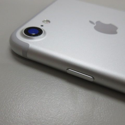 iPhone7 シルバー 128GB Apple アップル 動作確認済み アク