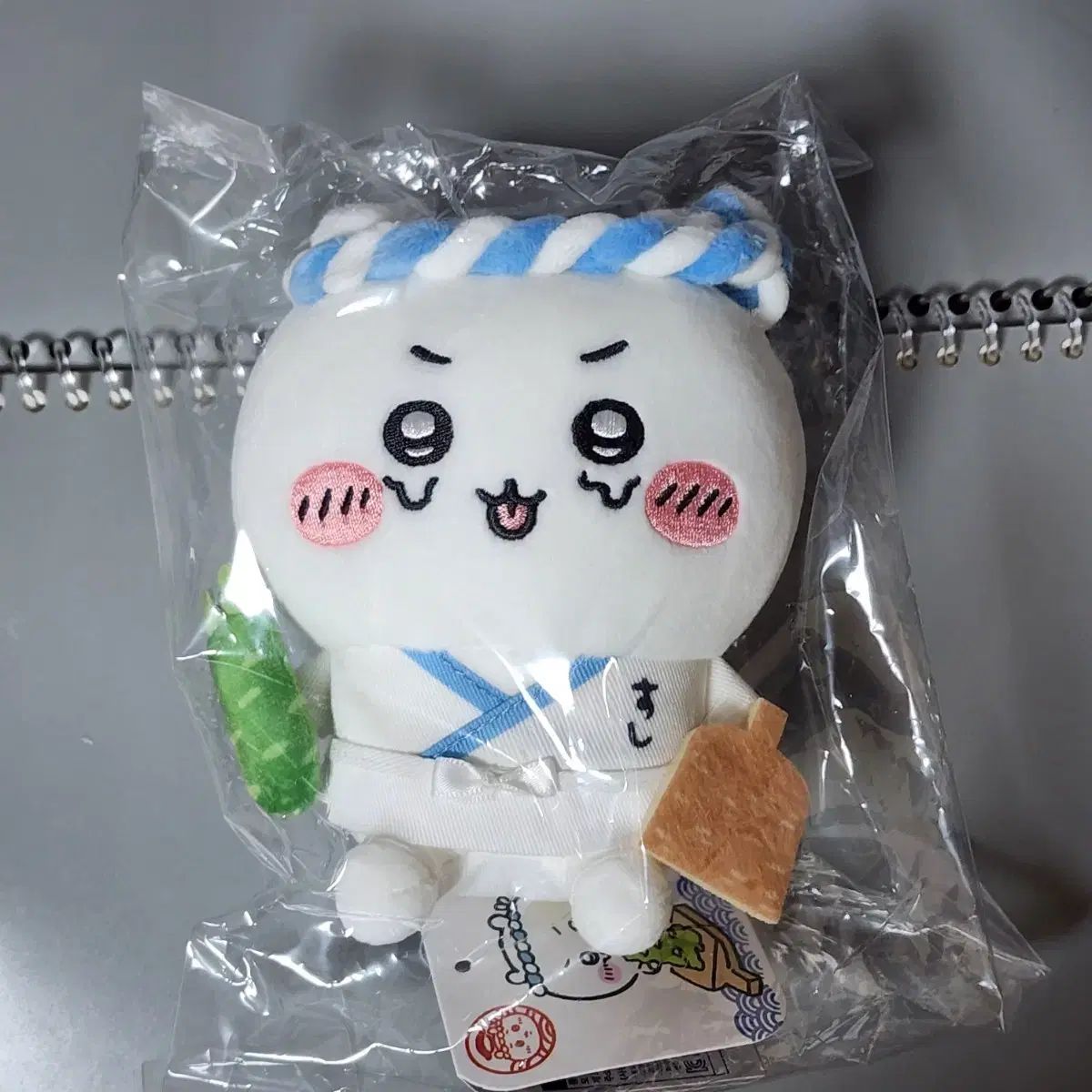 ちいかわ スシ ポップアップ ミニ ぬいぐるみ - ちいかわ