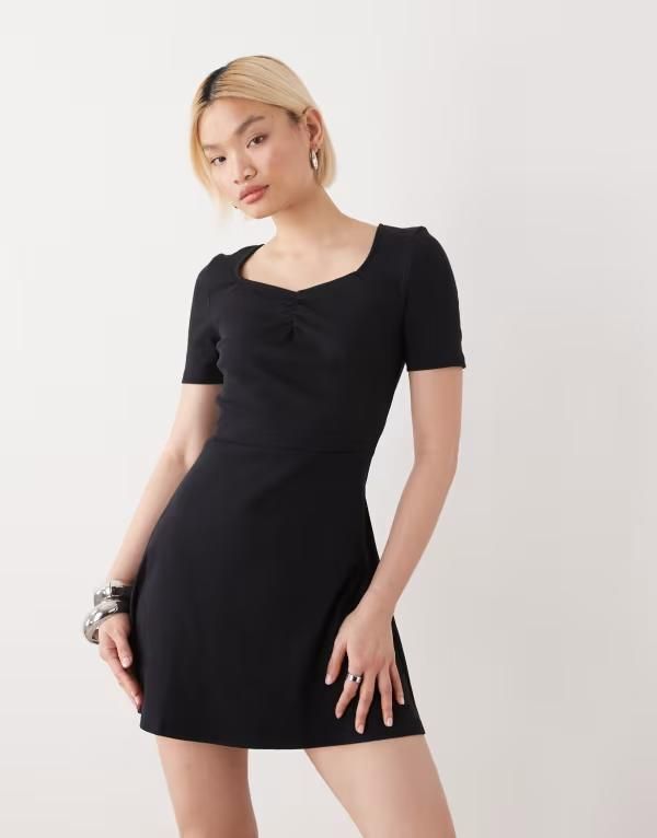 ノイジーメイ レディース トップス ワンピース ギャザー リブ ミニ Noisy May ribbed square neck mini skater dress with ruchedetailin