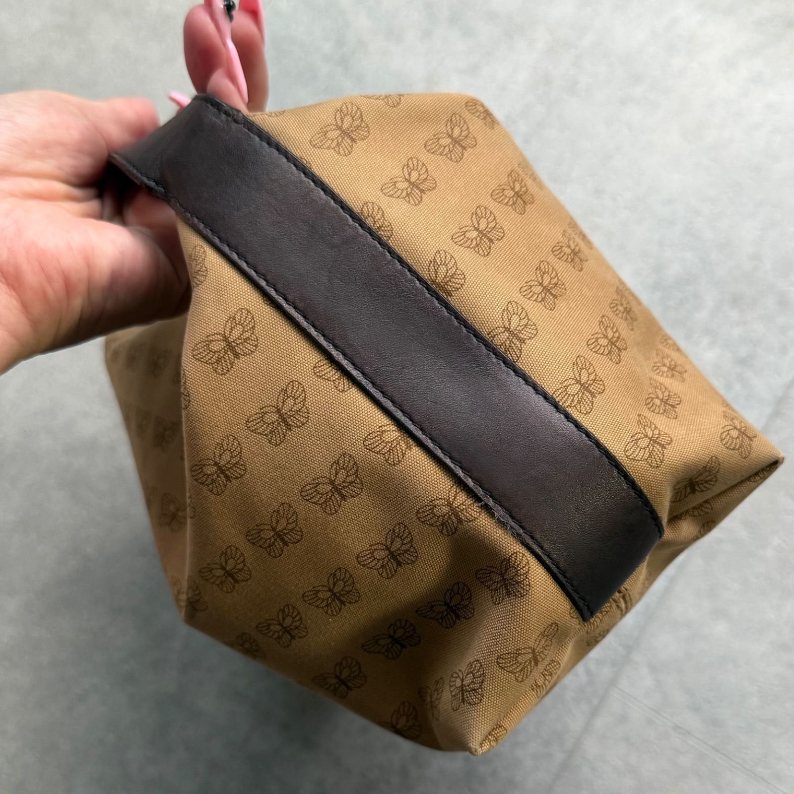 https://assets.mercari-shops-static.com/-/large/plain/2JUrS8SrcDBKEgwhvemgbB.jpg@jpg