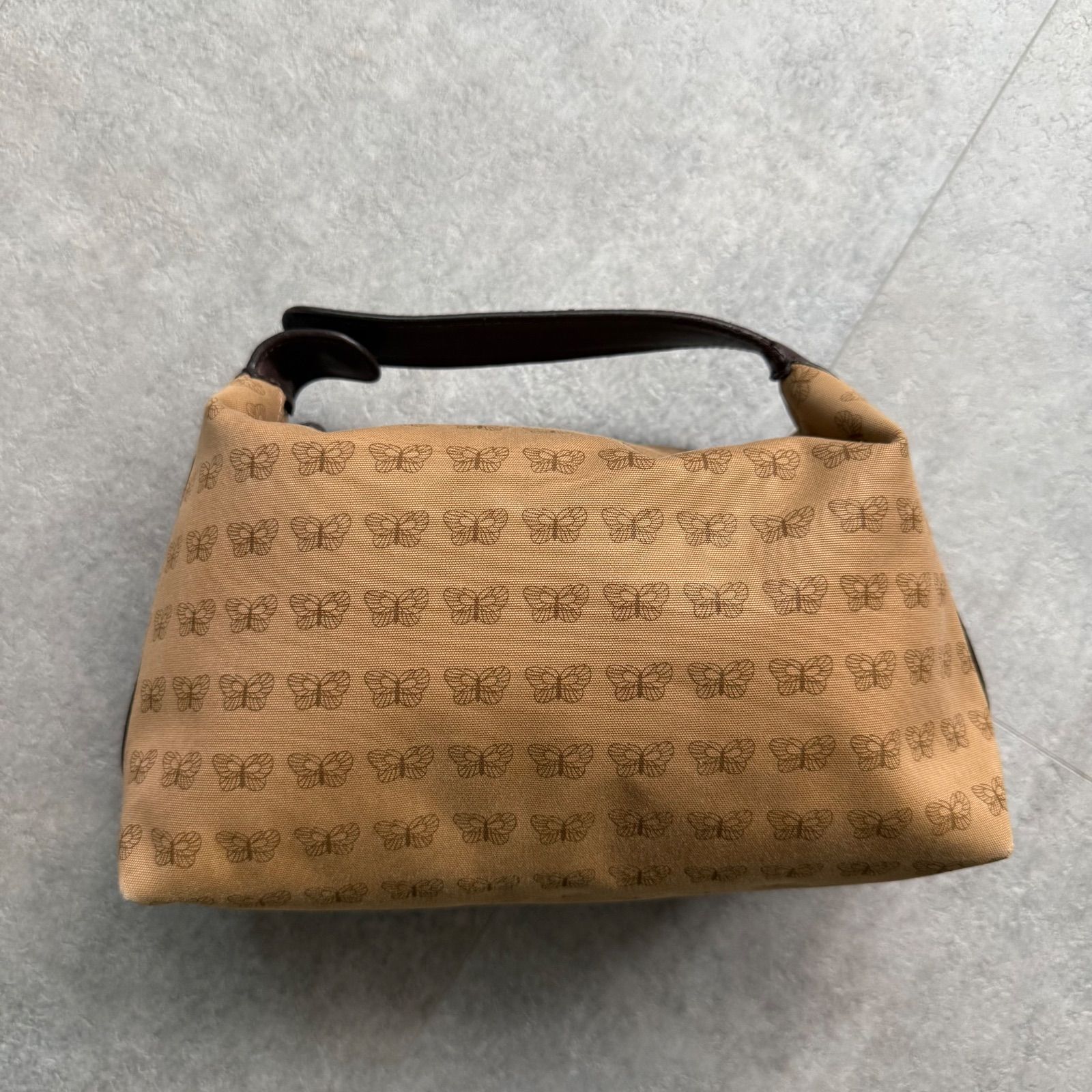 https://assets.mercari-shops-static.com/-/large/plain/2JUrS8SukX3sK2UCTVLQ3m.jpg@jpg