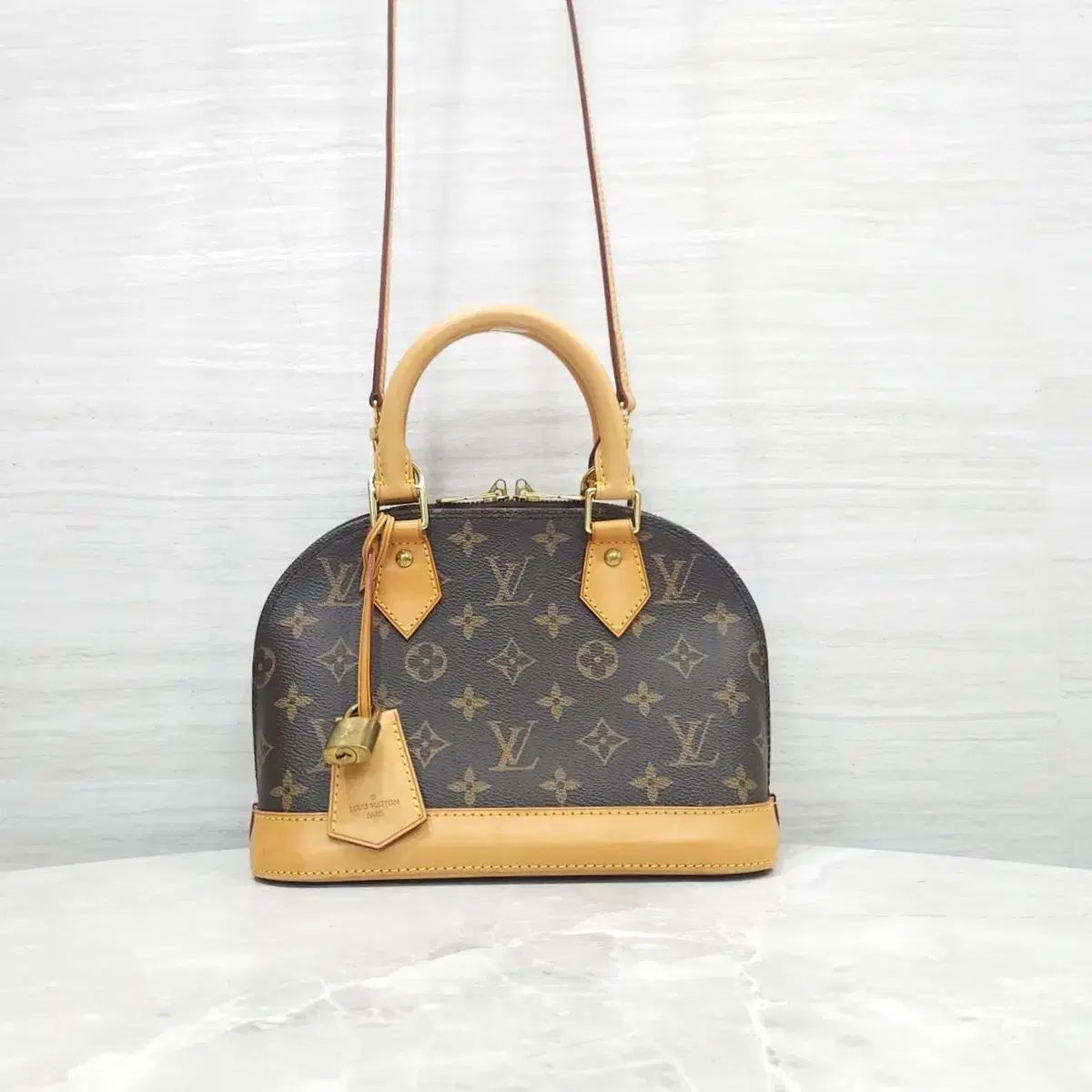 Louis Vuitton ルイヴィトン モノグラム アルマ BB ショルダーバッグ M46990 111,903円
