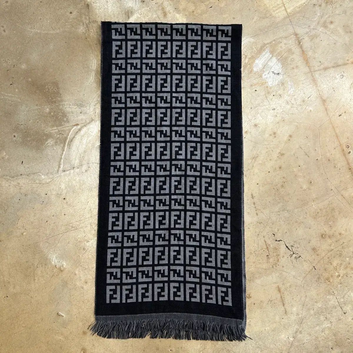 FENDI フェンディ Classic Classic ロゴ パータン DARK DARK グレー グレー ウール スカーフ OS