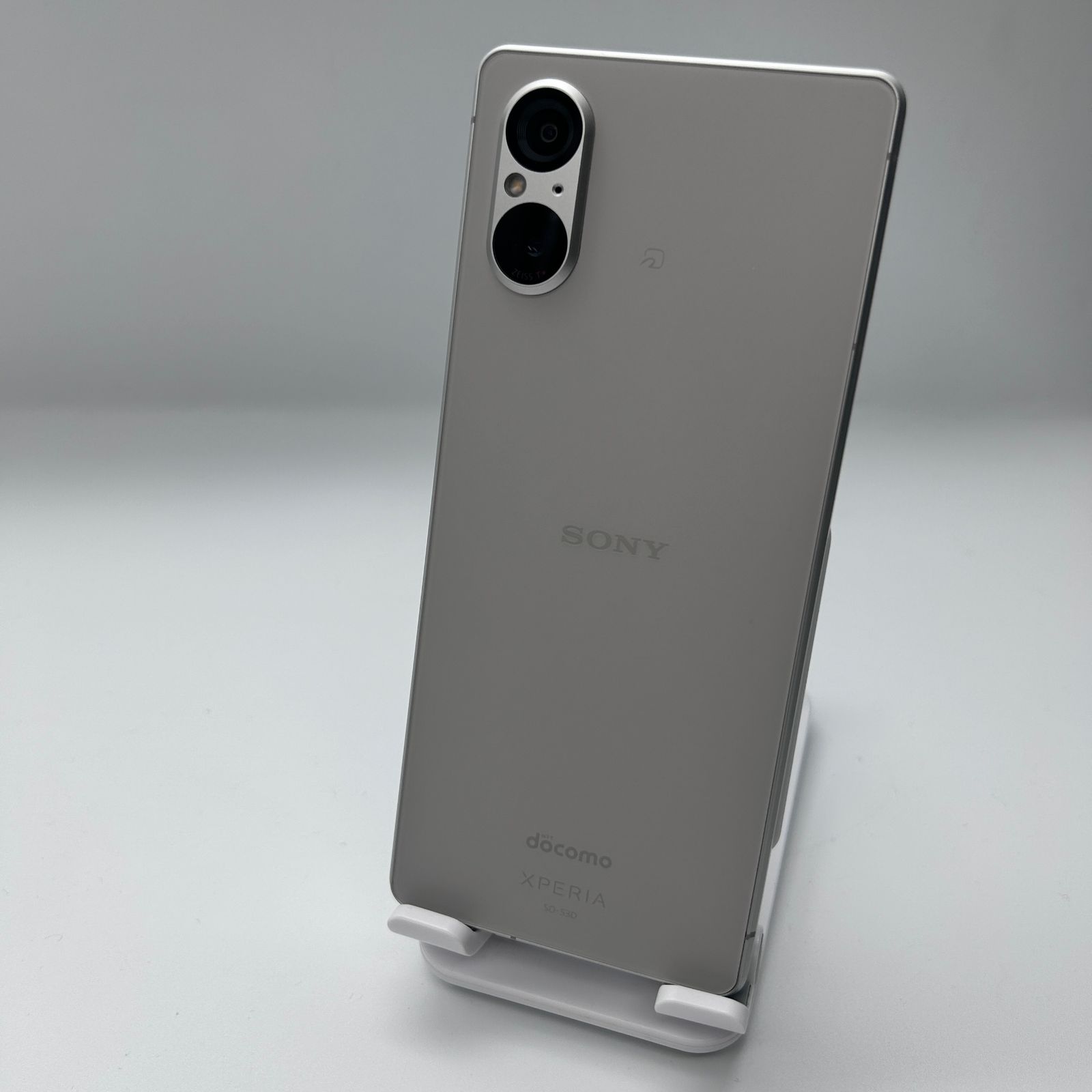 Xperia 5 V SO-53D 128G プラチナシルバー Andorid スマホ SIMフリー Aランク