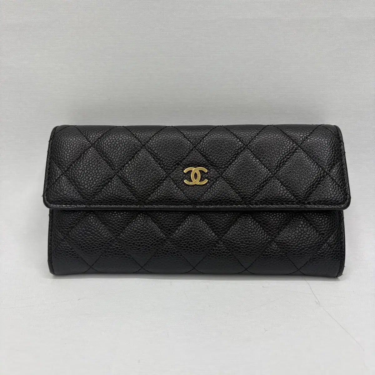 シャネル キャビア Classic フラップ 長財布 ゴールド