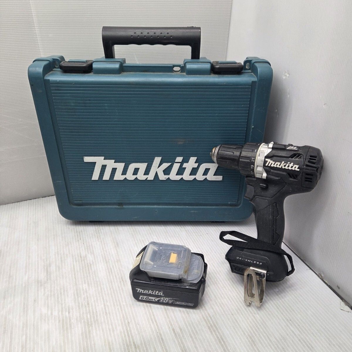 S03669マキタ 充電式 ドリルドライバー DF484D バッテリー BL1860B ケース付き 14,910円