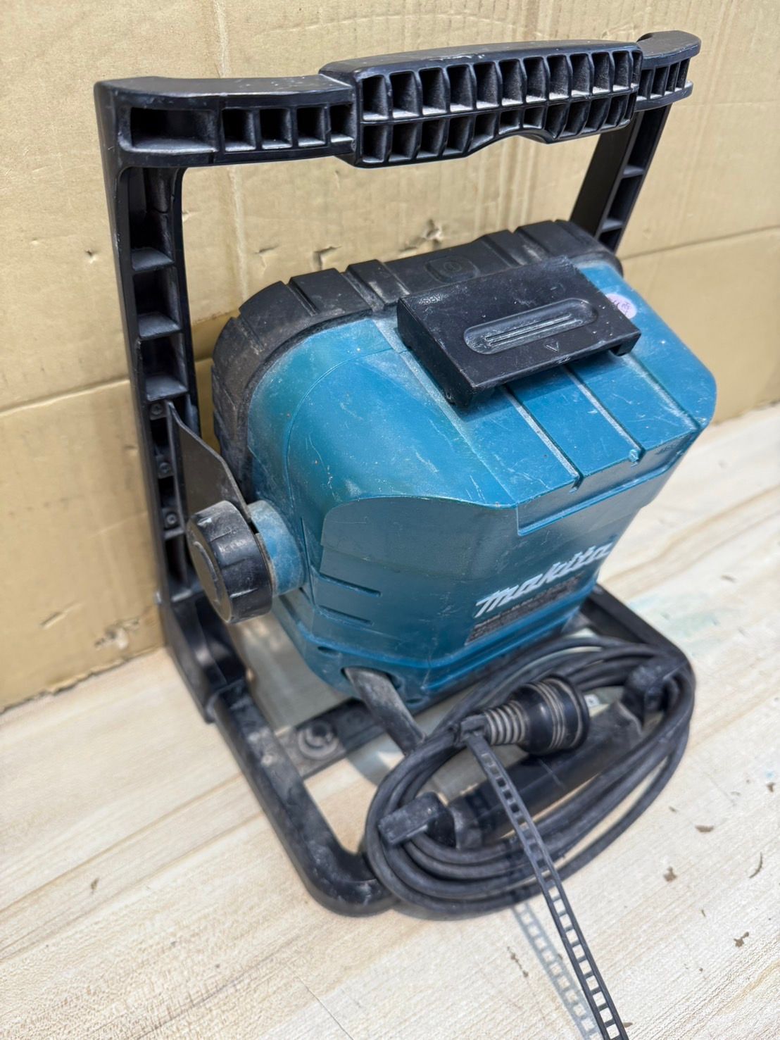 S97070 Makita 充電式LEDスタンドライト ML805 防じん・防滴性能