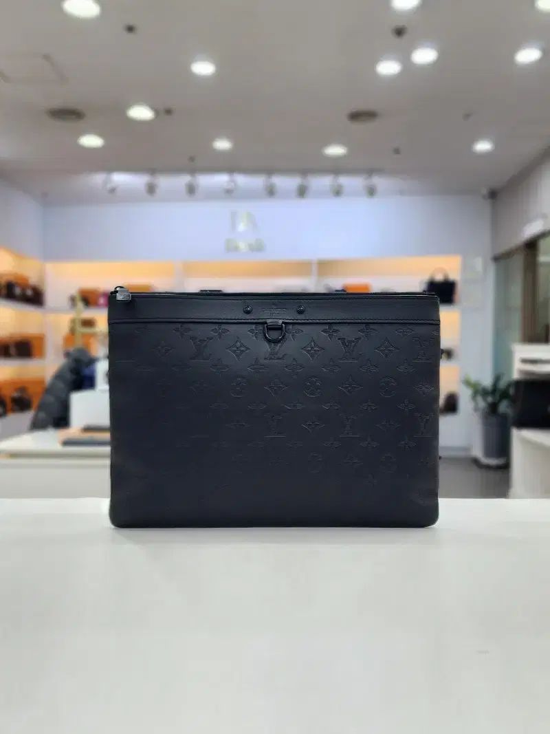 Louis Vuitton ルイヴィトン モノグラム シャドー クラッチバッグ M62903