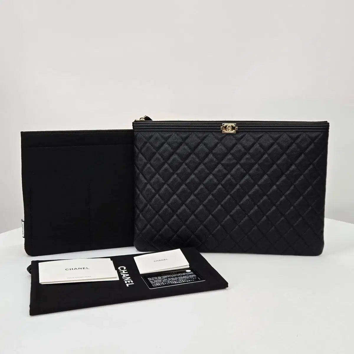 正規品 CHANEL CC キャビア BOY クラッチバッグ 30番台
