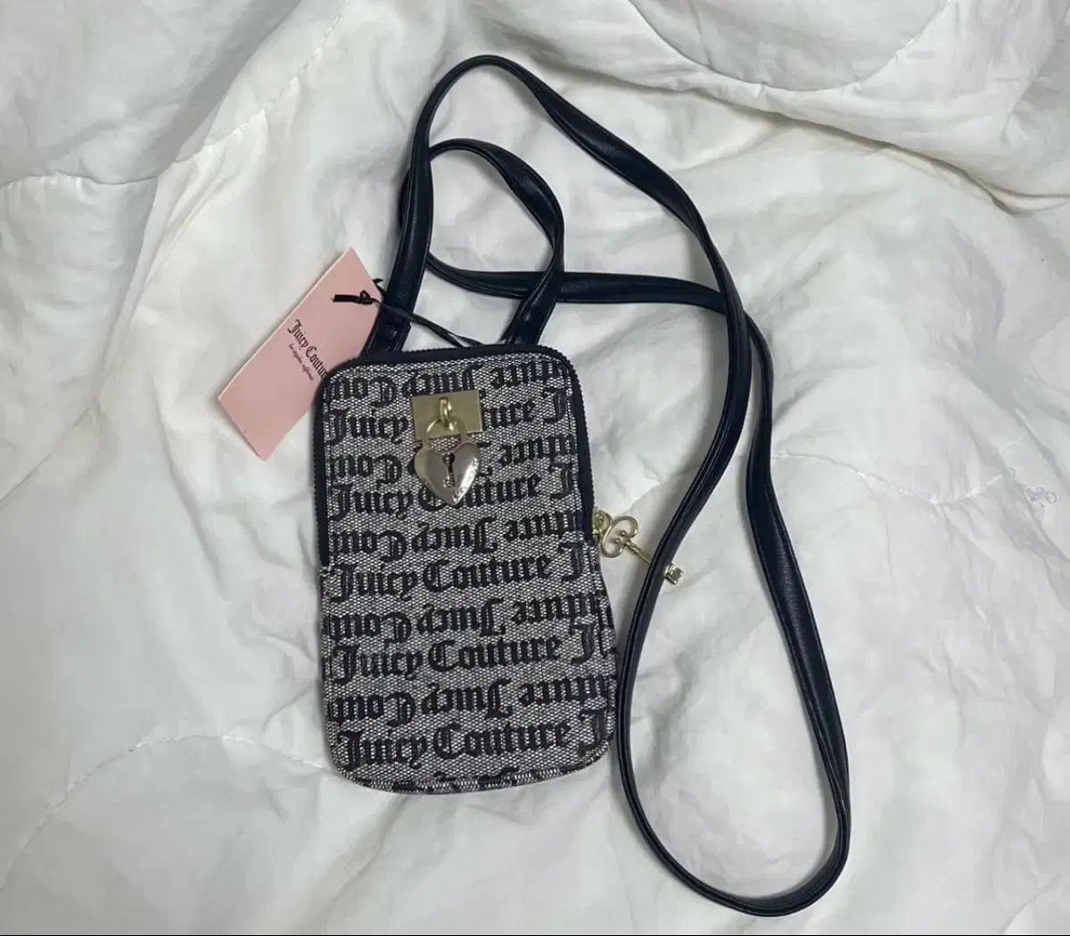 JUICY COUTURE ジューシークチュール ハート クロス チェーン ヴィンテージ 鍵 バッグ y2k 小型 クロス バッグ ギャル