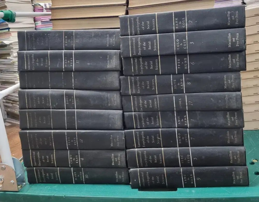 International Encyclopedia of the Social Sciences / Macmillan and Free Press 17巻セット 社会科学 中古本