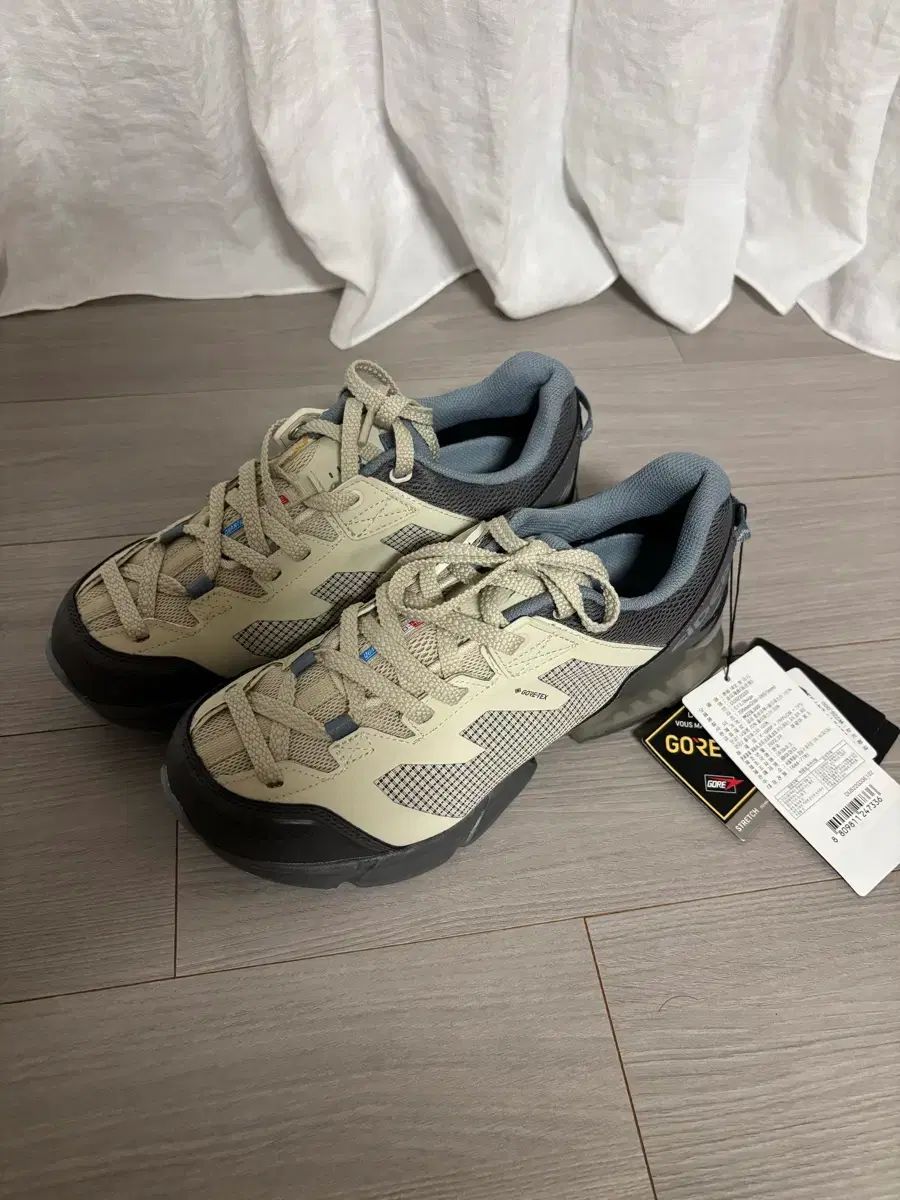 クォンタム NEO フィット 登山靴 235