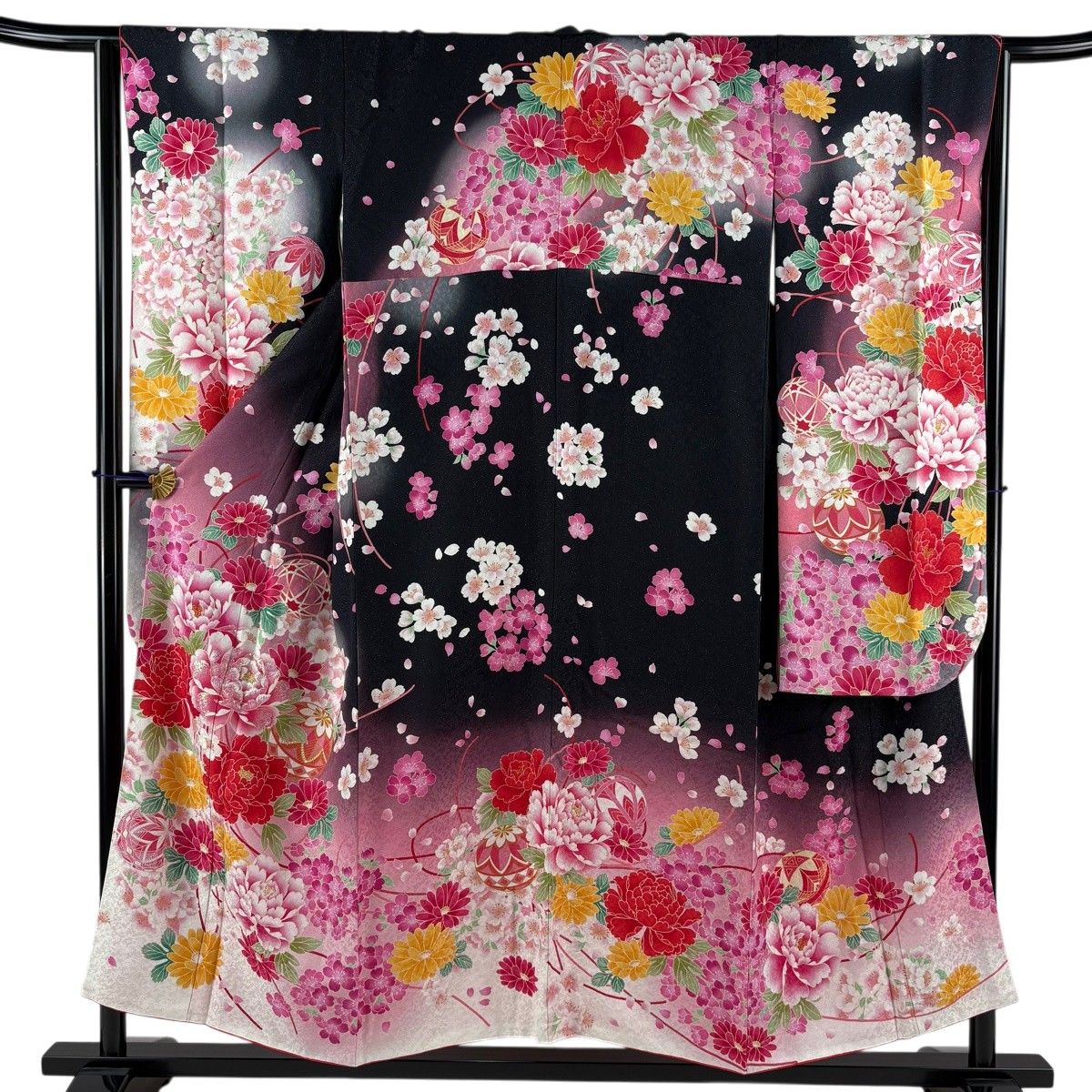 振袖 身丈152cm 裄丈65.5cm M 袷 手鞠 牡丹 銀通し 箔 黒 正絹 逸品 【中古】