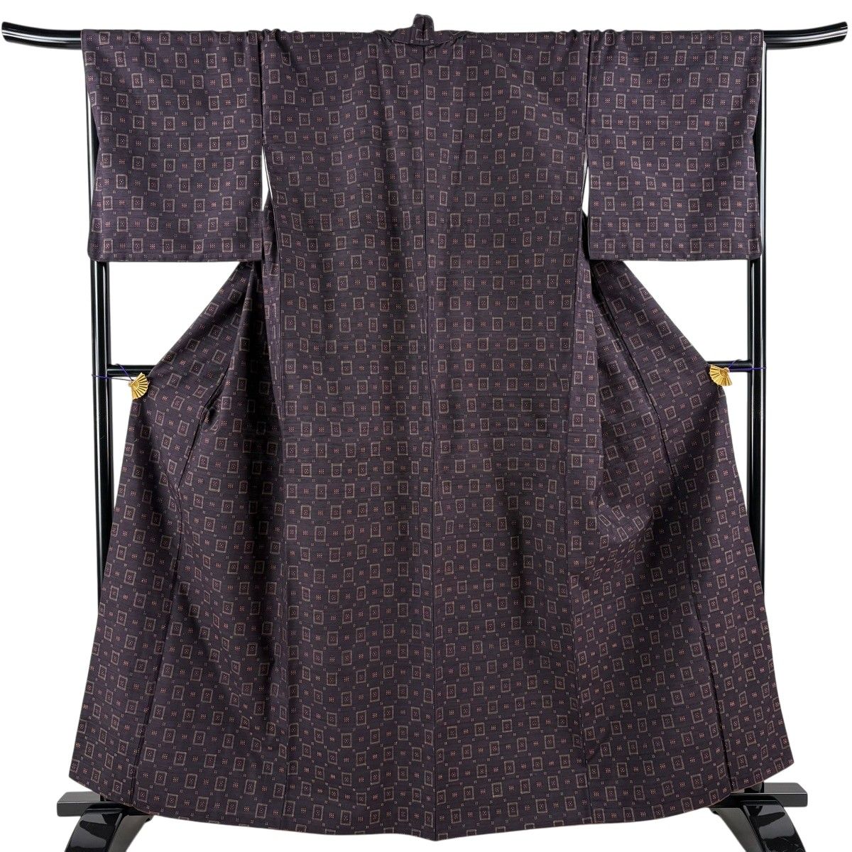 紬 身丈161.5cm 裄丈68.5cm L 袷 四角 幾何学 花織 濃紫 正絹 逸品 【中古】