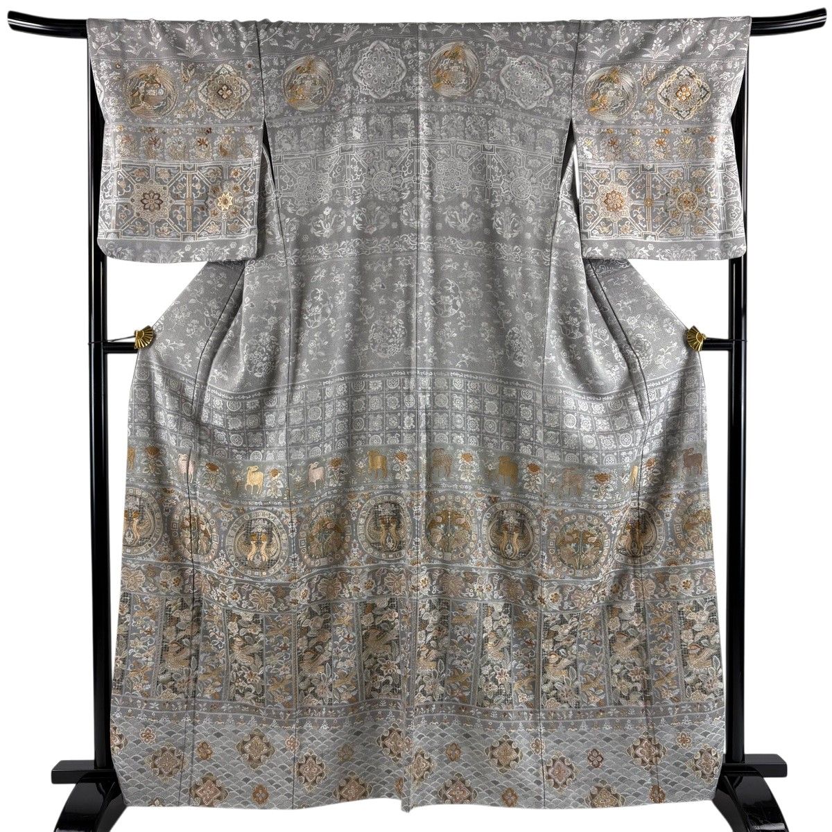 【美品】 訪問着 身丈164cm 裄丈68cm L 袷 連珠文 動物 金銀糸 刺繍 灰色 正絹 逸品 【中古】