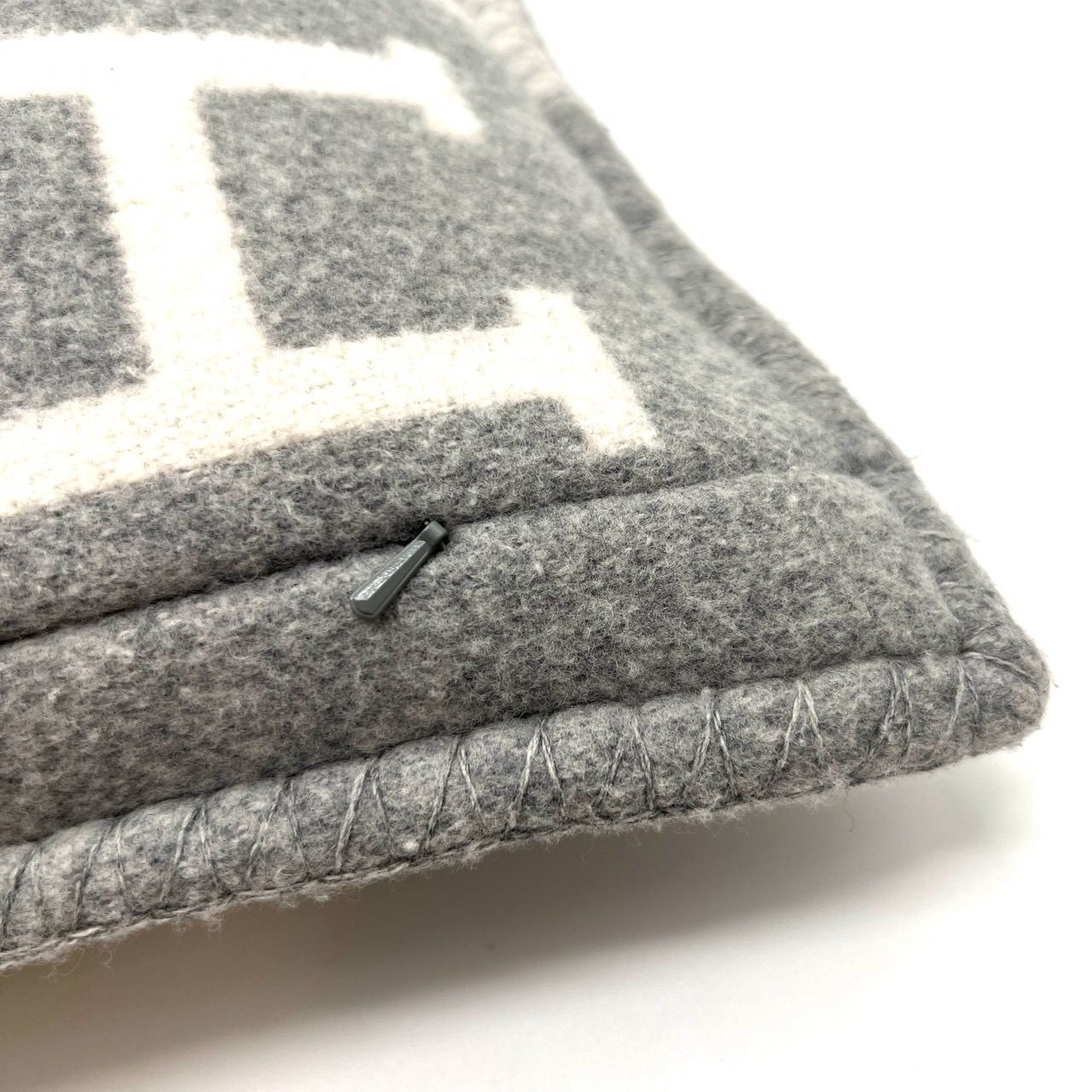 HERMES エルメス アヴァロンIII｡ PM クッション Hロゴ グレー リビング