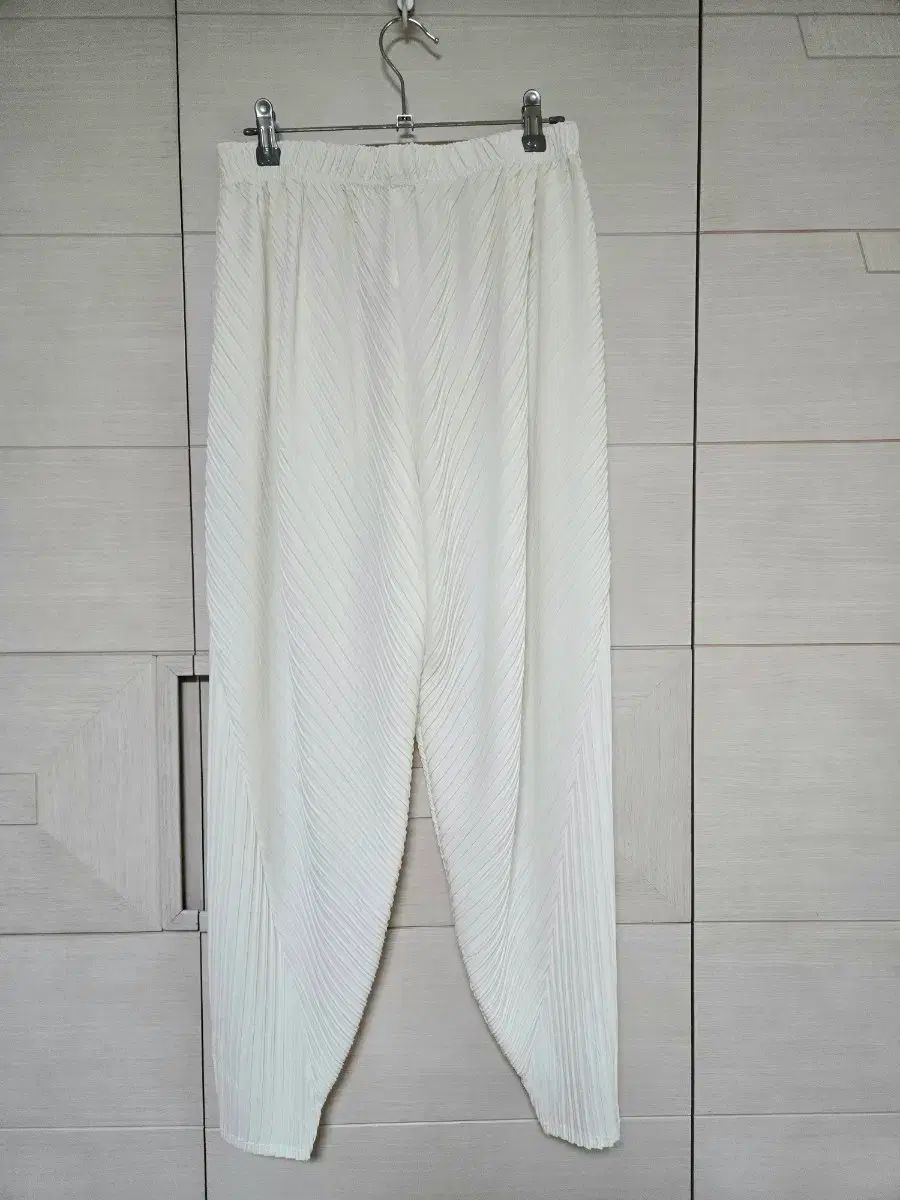 韓国製 プリーツ パンツ (新品) 6,390円