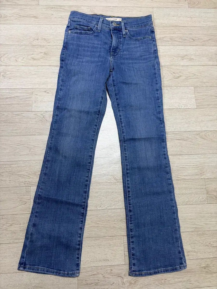 (25) リーバイス シェイピング ブーツカット ジーン インディゴデニム