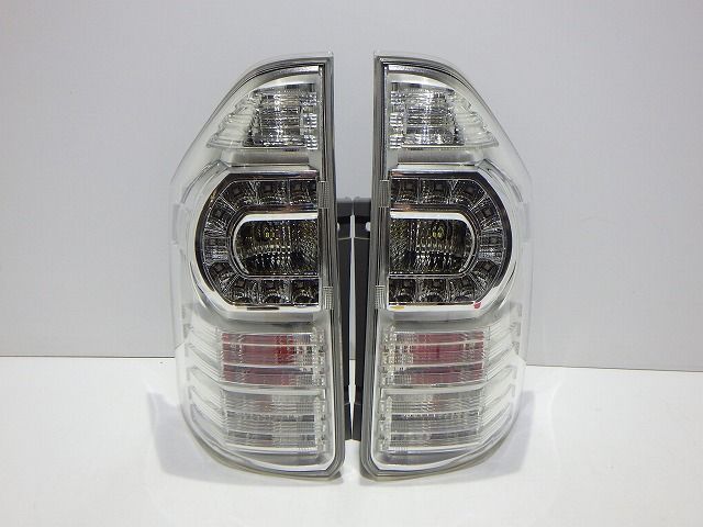 70系ヴォクシー　テール　左右　ZRR70　ZRR75　後期　キラメキ　28-220　コーティング　美品　260717013