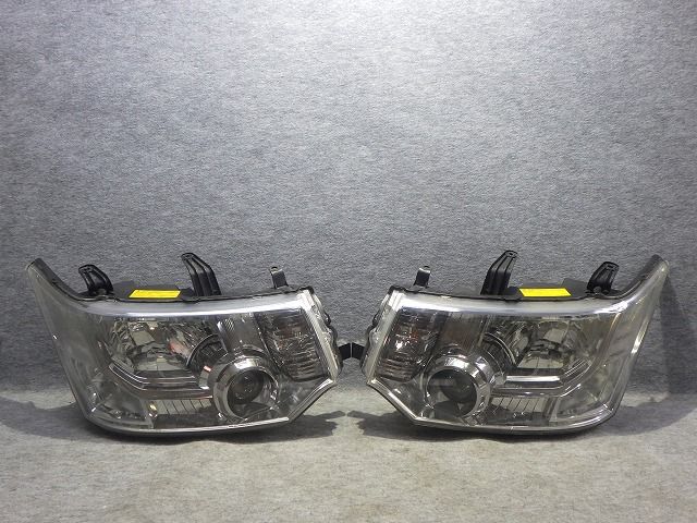 デリカD5　ヘッドライト　左右　HID　CV1W　CV2W　CV4W　CV5W　前期　100-87918　260717223