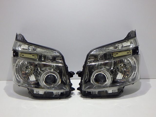 70系ヴォクシー ヘッドライト左右 HID ZRR70 ZRR75 前期 28-203 V9