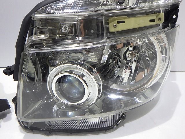 70系ヴォクシー ヘッドライト左右 HID ZRR70 ZRR75 前期 28-203 V9
