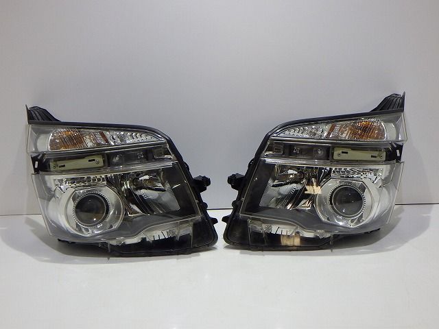 70系 ヴォクシー ヘッドライト左右 ハロゲン ZRR70 ZRR75 後期 28-224 X コーティング 綺麗 260725017