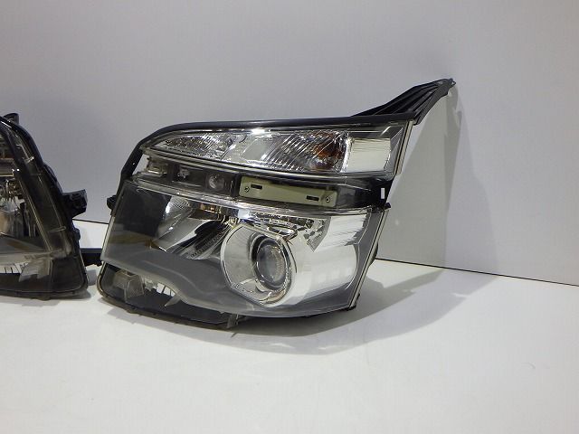 70系 ヴォクシー ヘッドライト左右 ハロゲン ZRR70 ZRR75 後期 28-224