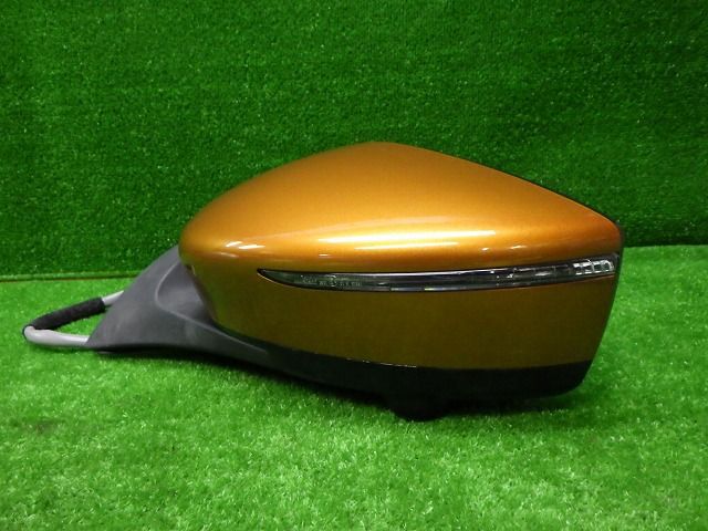 比較的綺麗　日産　ZE1　リーフ　カメラ付き　左ドアミラー　カラーゴールド茶系　8P＋6P　ZZ250115003a