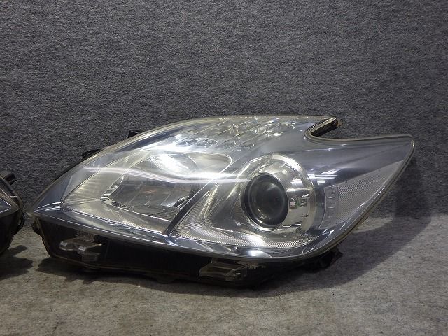 プリウス　ヘッドライト　左右　ハロゲン　ZVW30　前期　47-29　ホ　レべ付　260725217
