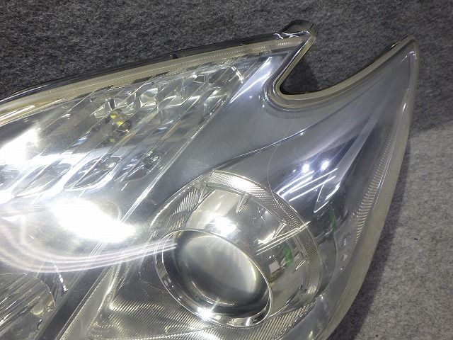 プリウス　ヘッドライト　左右　ハロゲン　ZVW30　前期　47-29　ホ　レべ付　260725217
