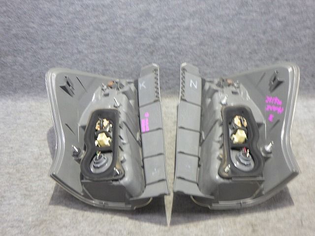 プリウスアルファ テールランプ左右 ZVW41 ZVW40 前期 47-470 47-46