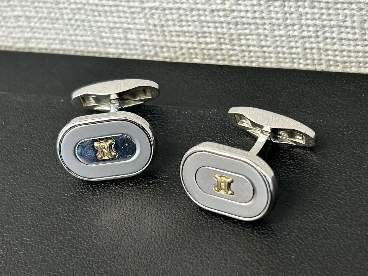 正規品/ヴィンテージ Celine セリーヌ トリオンフ オーヴァル カフスリンク (シルバー&ベージュ)